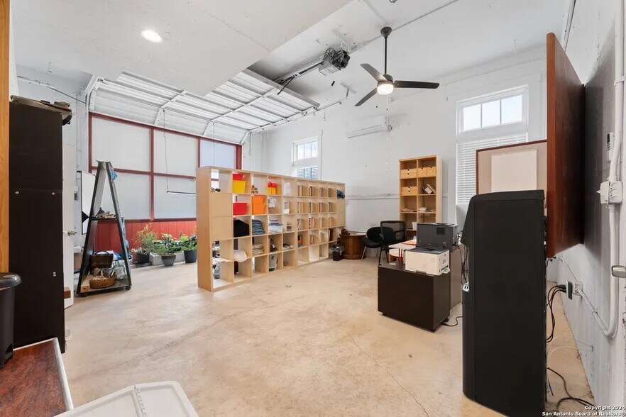 More Photos Of 2323 Buena Vista St, San Antonio Freestanding For Sale