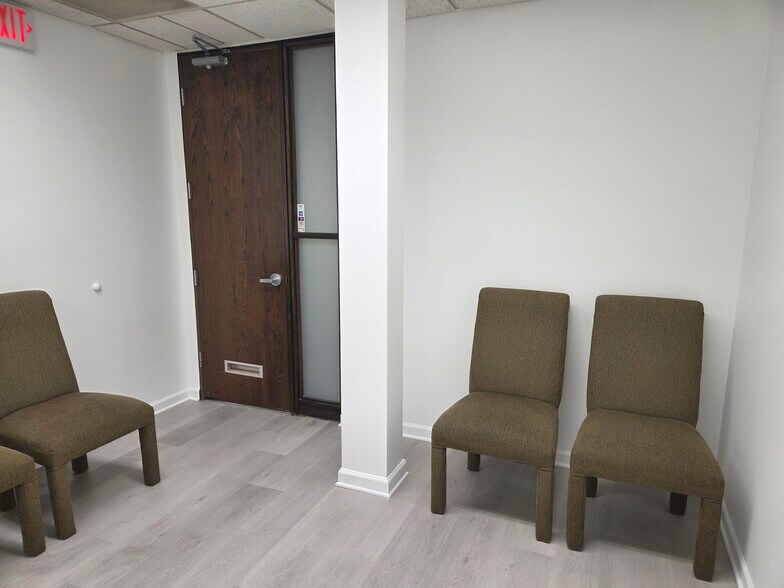 More Photos Of 601 W Central Rd, Mount Prospect Medical For Lease