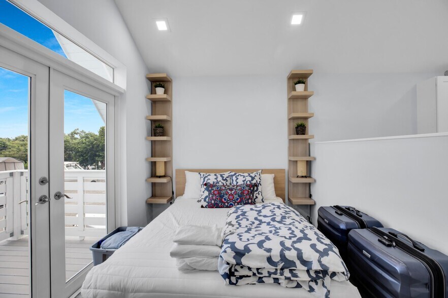 More Photos Of 82705 Overseas Hwy, Islamorada General Retail For Sale