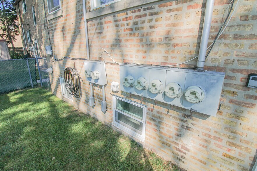 More Photos Of 6667-69 Devon Ave, Chicago Apartments For Sale