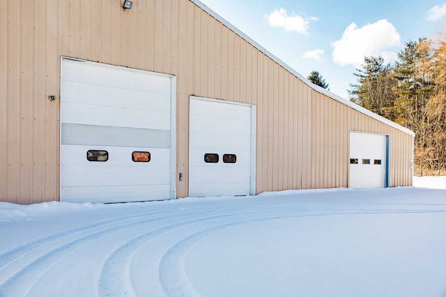 More Photos Of 891 Saratoga Rd, Gansevoort Warehouse For Lease