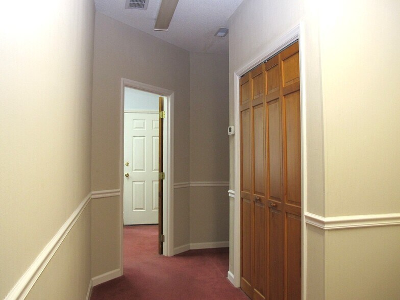 More Photos Of 1365 Westgate Center Dr, Winston-Salem Office For Sale