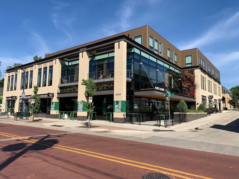 More Photos Of 1059 Wealthy St SE, Grand Rapids Apartments For Lease