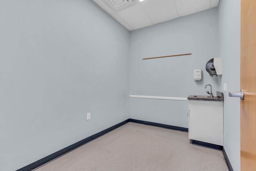 More Photos Of 508 Lakehurst Rd, Toms River Medical For Sale