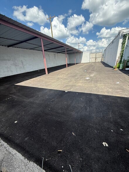 More Photos Of 597 Vandalia St, Memphis Flex For Lease