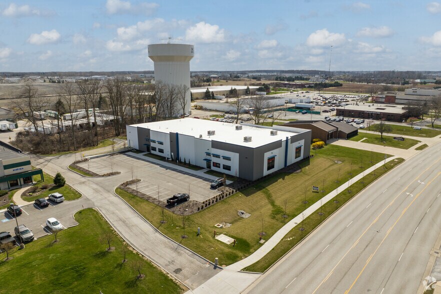 More Photos Of 440 W Dussel Dr, Maumee Light Distribution For Lease