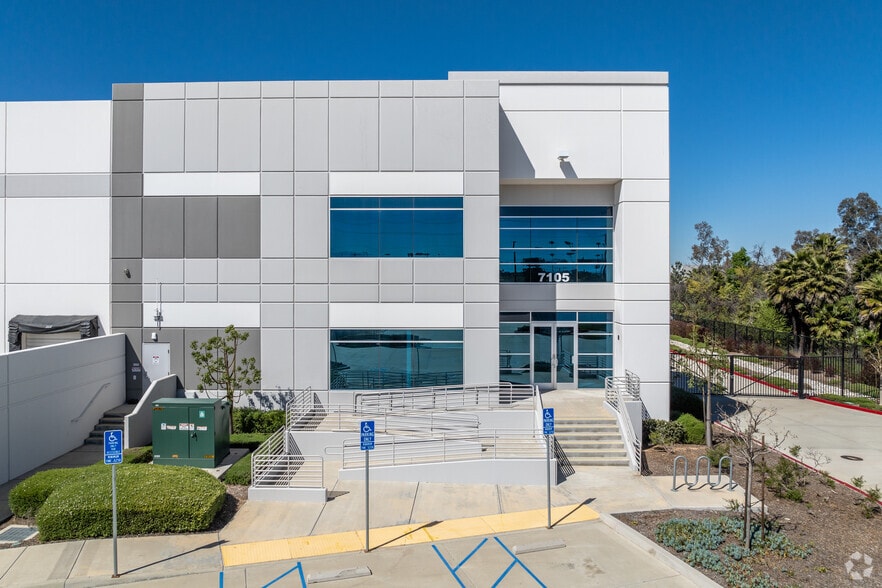 More Photos Of 7105 Old 215 Frontage Rd, Riverside Distribution For Lease