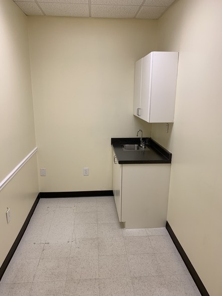 More Photos Of 203 Oakside Ln, Canton Medical For Sale