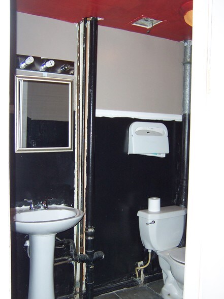 More Photos Of 516 W Lancaster Blvd, Lancaster Freestanding For Lease