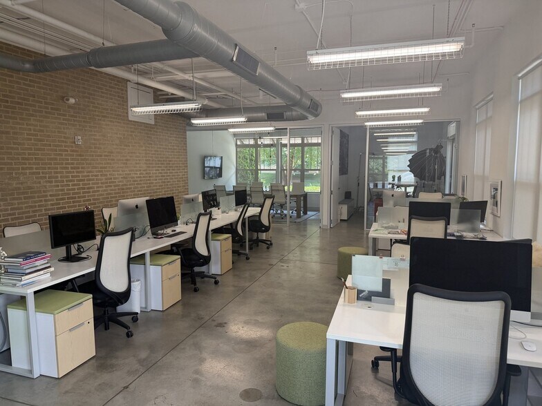 More Photos Of 925 Park Center Dr, Matthews Office For Lease