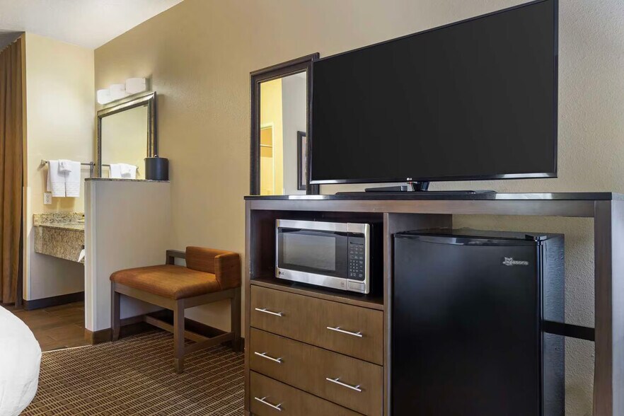 More Photos Of 1614 N 1st St, Yakima Hotel For Sale
