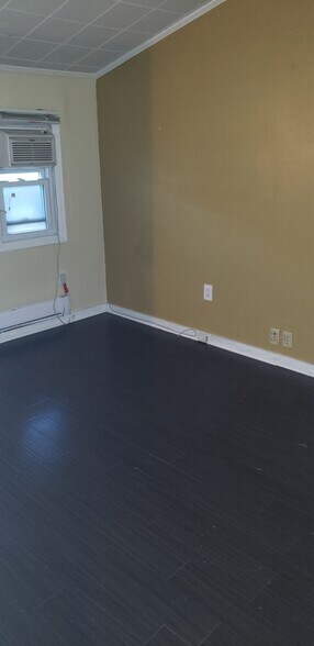 More Photos Of 1303 Veterans Hwy, Bristol Office For Sale