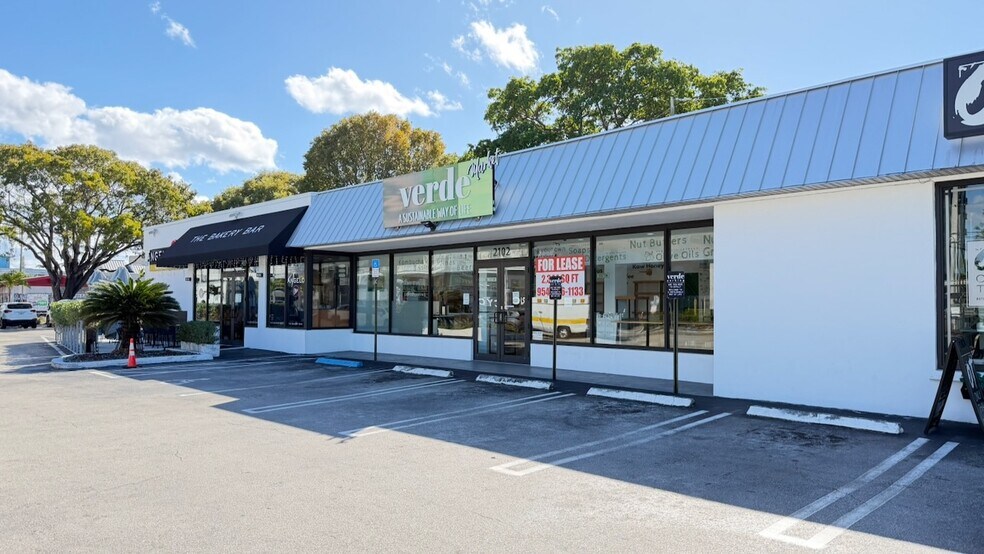 More Photos Of 2100-2104 E Oakland Park Blvd, Fort Lauderdale Freestanding For Lease