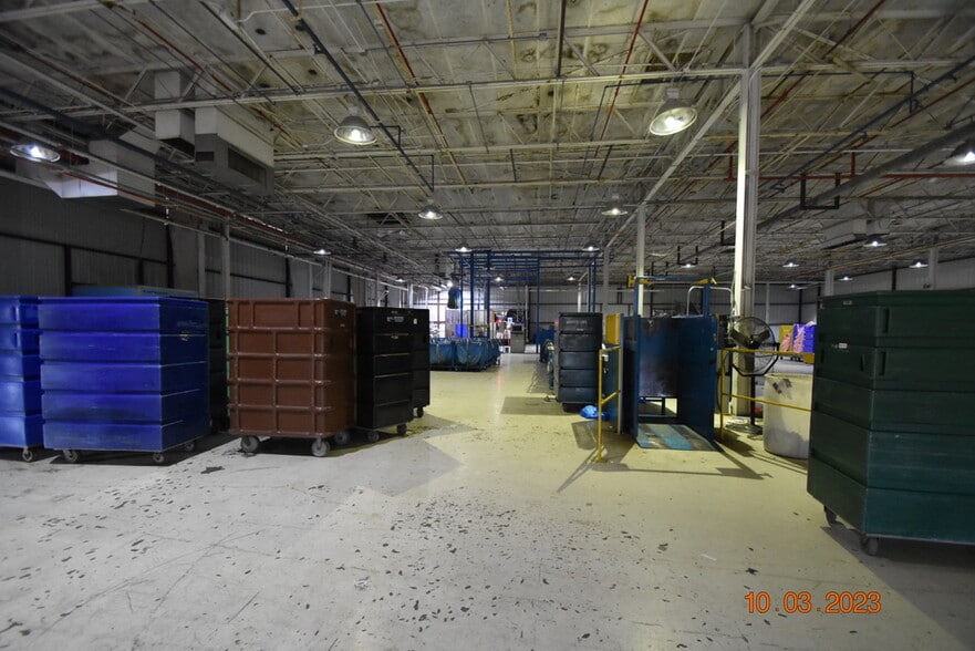 More Photos Of 956 N Broadway St, Greenville Distribution For Sale