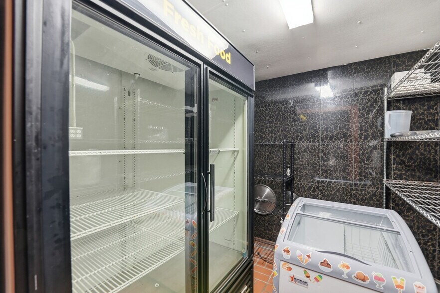 More Photos Of 1404 E College Dr, Marshall General Retail For Sale