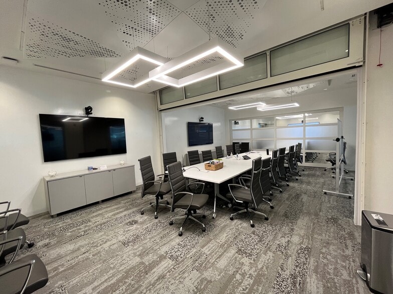 More Photos Of 75-95 W Towne Ridge Pky, Sandy Office For Lease