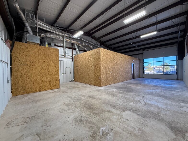More Photos Of 7804 NW 94th St, Oklahoma City Warehouse For Lease