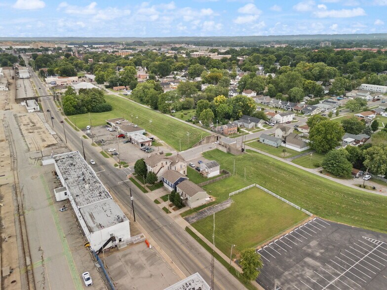 More Photos Of 1021 E Market St, Jeffersonville Land For Sale