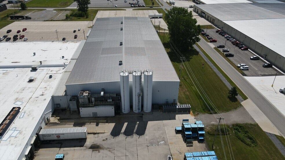 More Photos Of 555 Linfoot St, Wauseon Warehouse For Lease