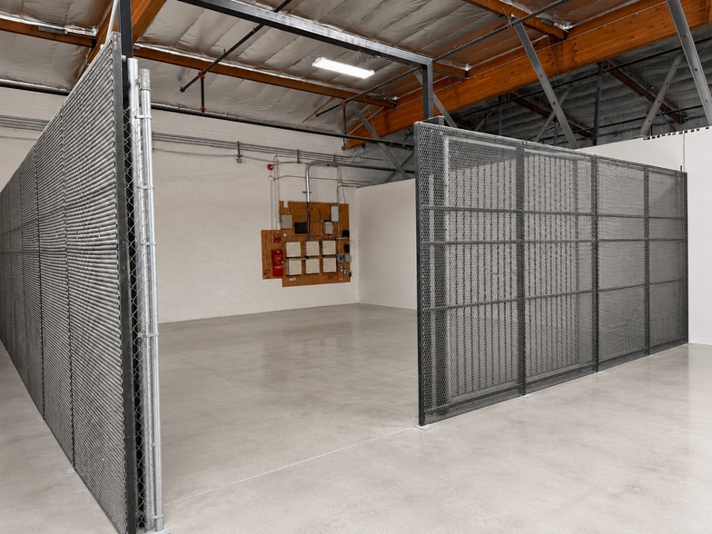 More Photos Of 15030-15040 Keswick St, Van Nuys Warehouse For Lease