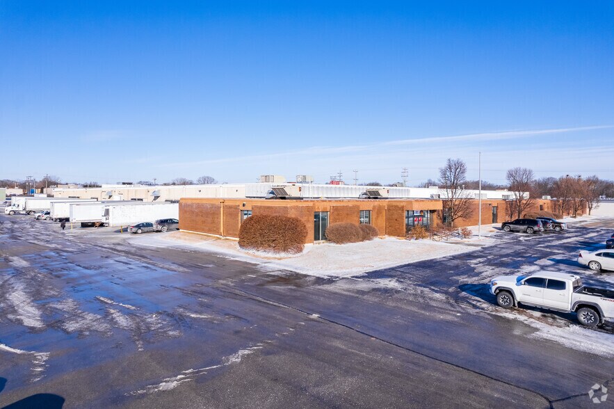 More Photos Of 9009 N 51st St, Brown Deer Manufacturing For Sale