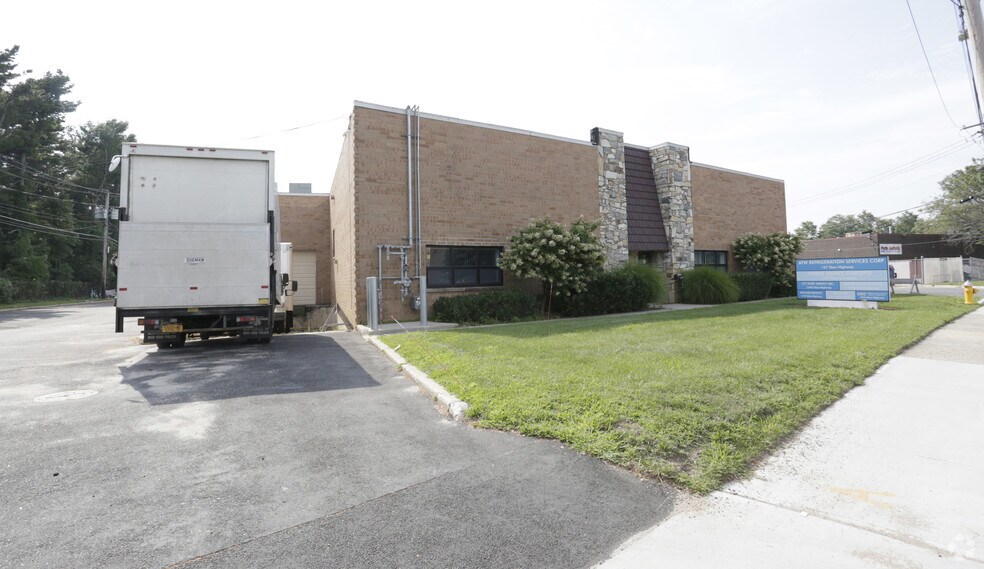 More Photos Of 599-601 Albany Ave, Amityville Warehouse For Lease