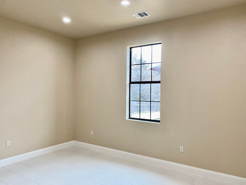 More Photos Of 2366-2372 S Uecker Ln, Lewisville Unknown For Lease