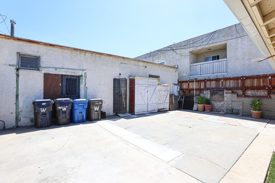 More Photos Of 2117-2119 E 7th St, Long Beach Storefront Retail Residential For Sale