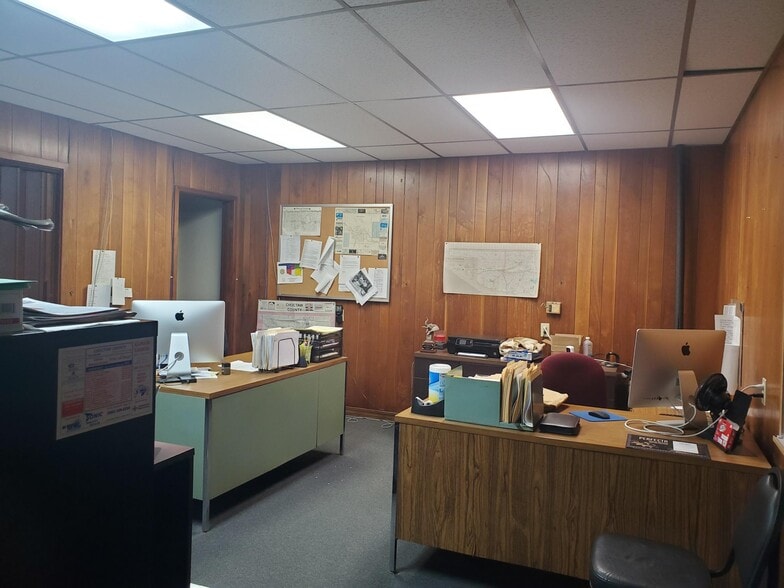 More Photos Of 124 E Jackson St, Hugo Office For Sale