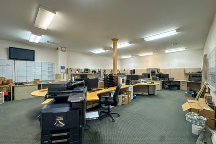 More Photos Of 1850 N Stemmons St, Sanger Industrial For Lease