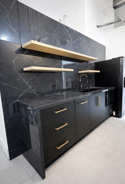 More Photos Of 13-19 S Federal Hwy, Dania Storefront For Lease