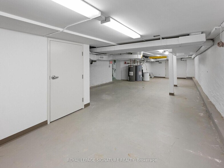 More Photos Of 1560 Queen St W, Toronto Storefront Retail Office For Lease