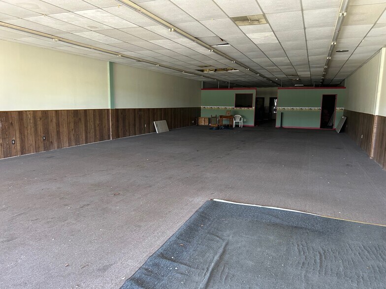 More Photos Of 42 Kings Vlg, Minersville General Retail For Lease