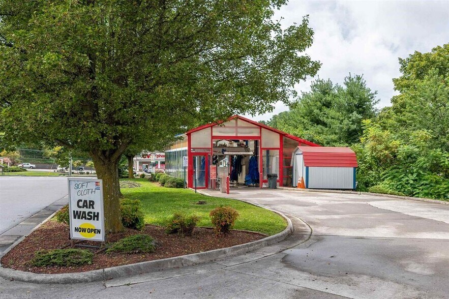 More Photos Of 567 Franklin, Christiansburg Freestanding For Sale