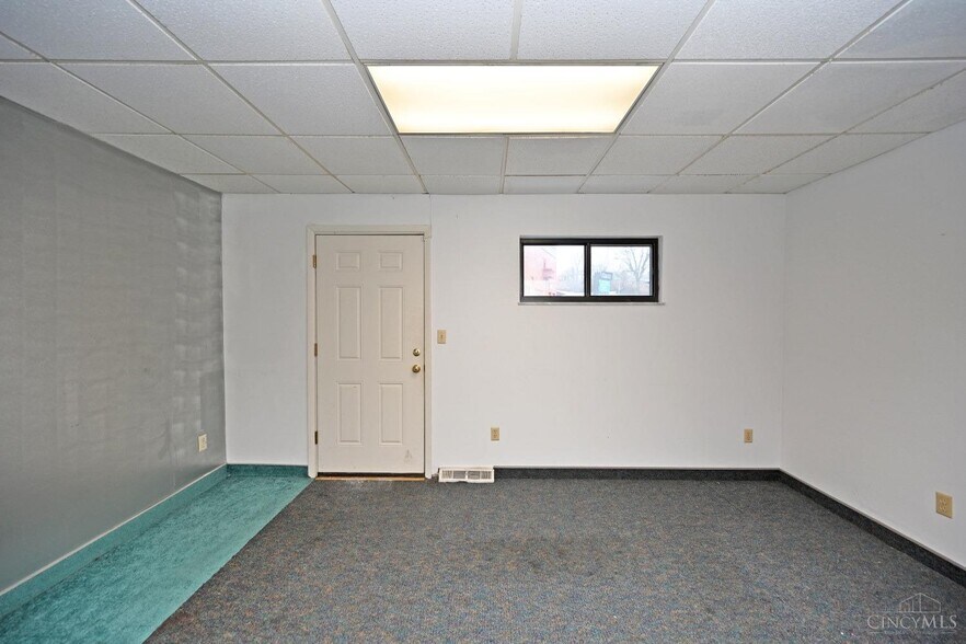 More Photos Of 910 Barry Ln, Cincinnati Medical For Lease