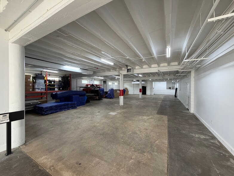 More Photos Of 101 W Capitol Dr, Milwaukee Warehouse For Sale