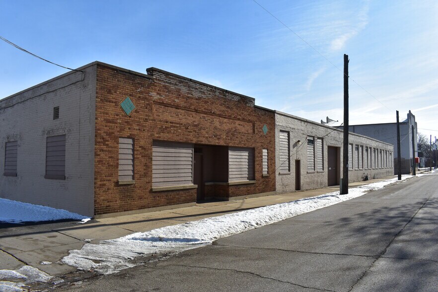 More Photos Of 161 S Franklin St, Janesville Industrial For Lease