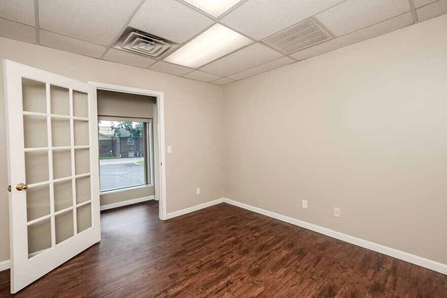 More Photos Of 4163 Crescent Dr, Saint Louis Medical For Sale