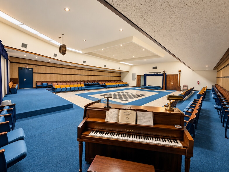 More Photos Of 5700 Colcord Ave, Jacksonville Lodge Meeting Hall For Sale