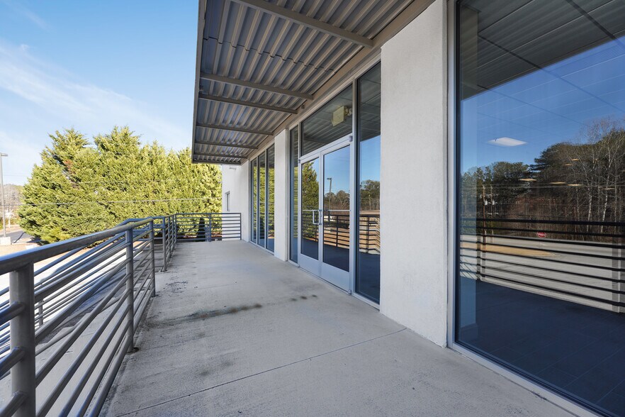 More Photos Of 1900 Buford Hwy, Duluth Warehouse For Lease