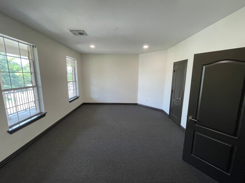 More Photos Of 8125 N Sam Houston Pky W, Houston Medical For Sale