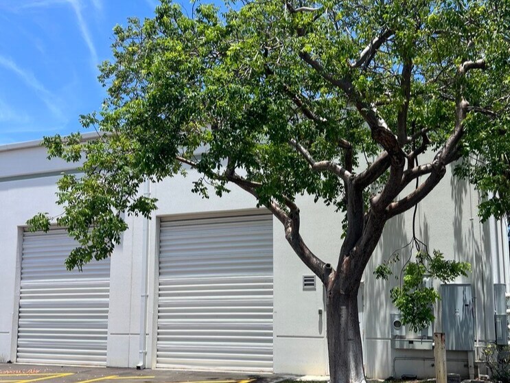 More Photos Of 2721-2737 NW 19th St, Pompano Beach Showroom For Sale