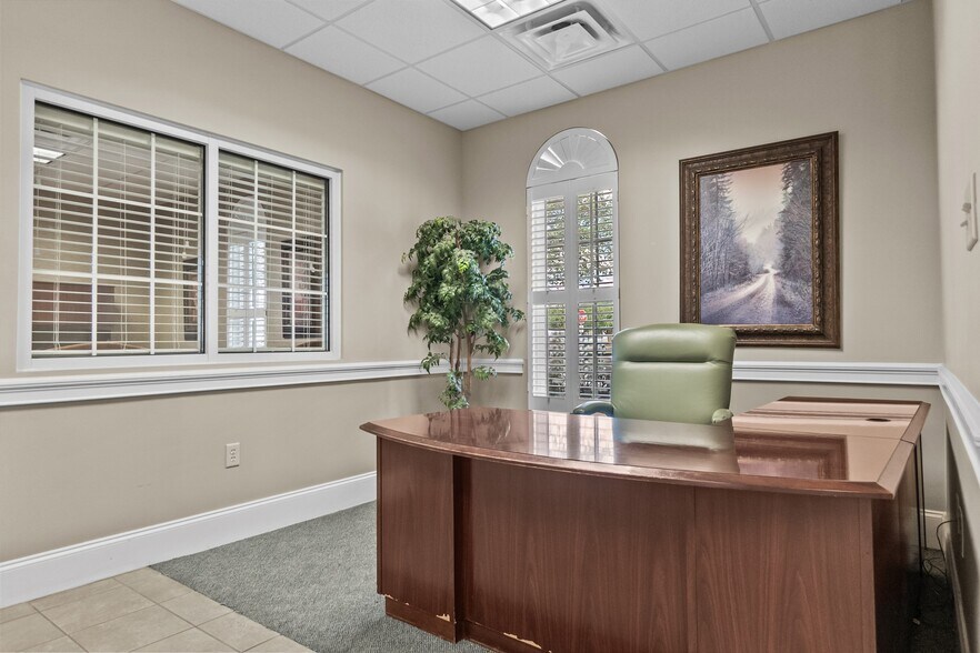 More Photos Of 239 Cedric St, Leesburg Office For Sale