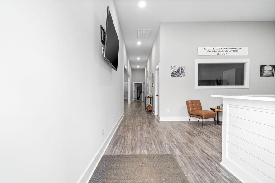 More Photos Of 1811 Mercantile Dr, Clarksville Light Distribution For Lease