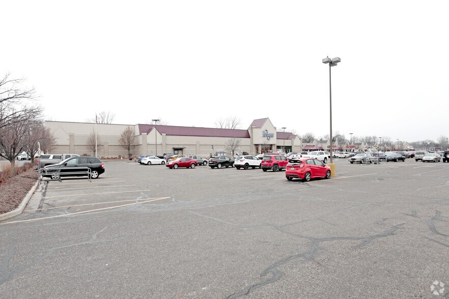 More Photos Of 25990-26300 Crocker Blvd, Harrison Township Unknown For Lease