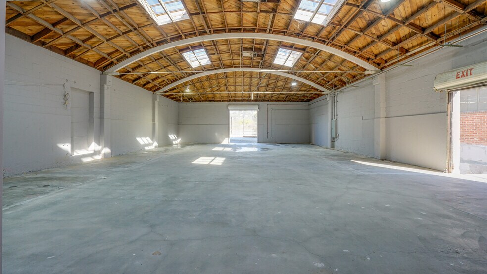 More Photos Of 2431 Eads St, Los Angeles Warehouse For Lease