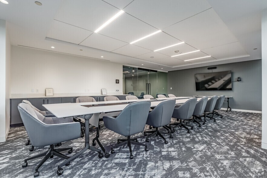 More Photos Of 8100 Boone Blvd, Vienna Medical For Lease