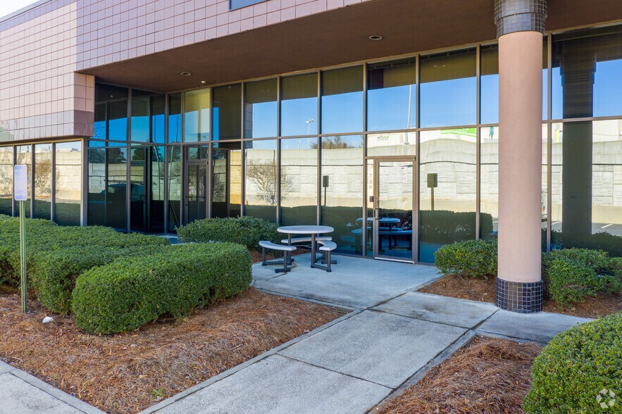 More Photos Of 3305 Breckinridge Blvd, Duluth Light Distribution For Lease