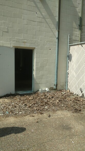 More Photos Of 201 Production Dr, Yorktown Distribution For Lease