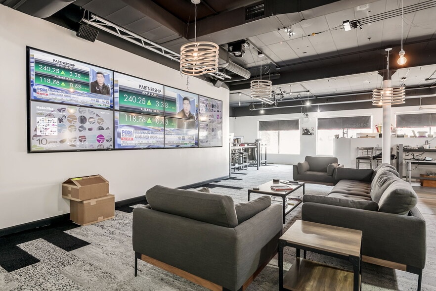 More Photos Of 517 Green Bay Rd, Wilmette Storefront Retail Office For Lease